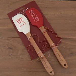 Rae Dunn Christmas spatula & cookie cutter set 🎁